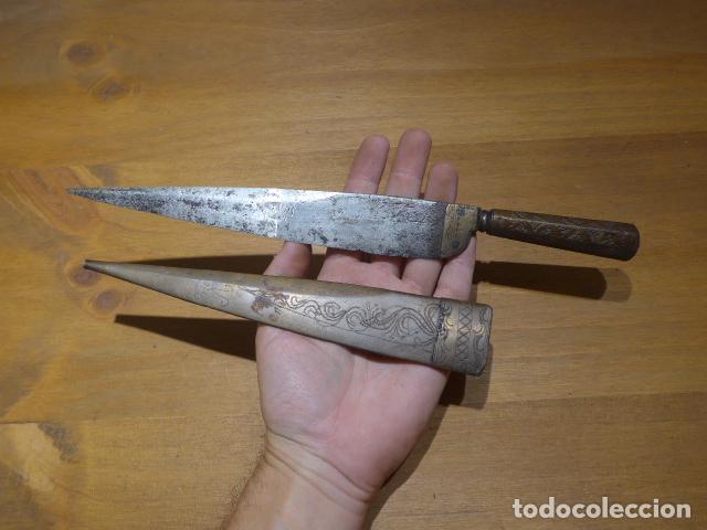 Militaria: Antiguo cuchillo espa&ntilde;ol original del s.XVIII y con su funda.