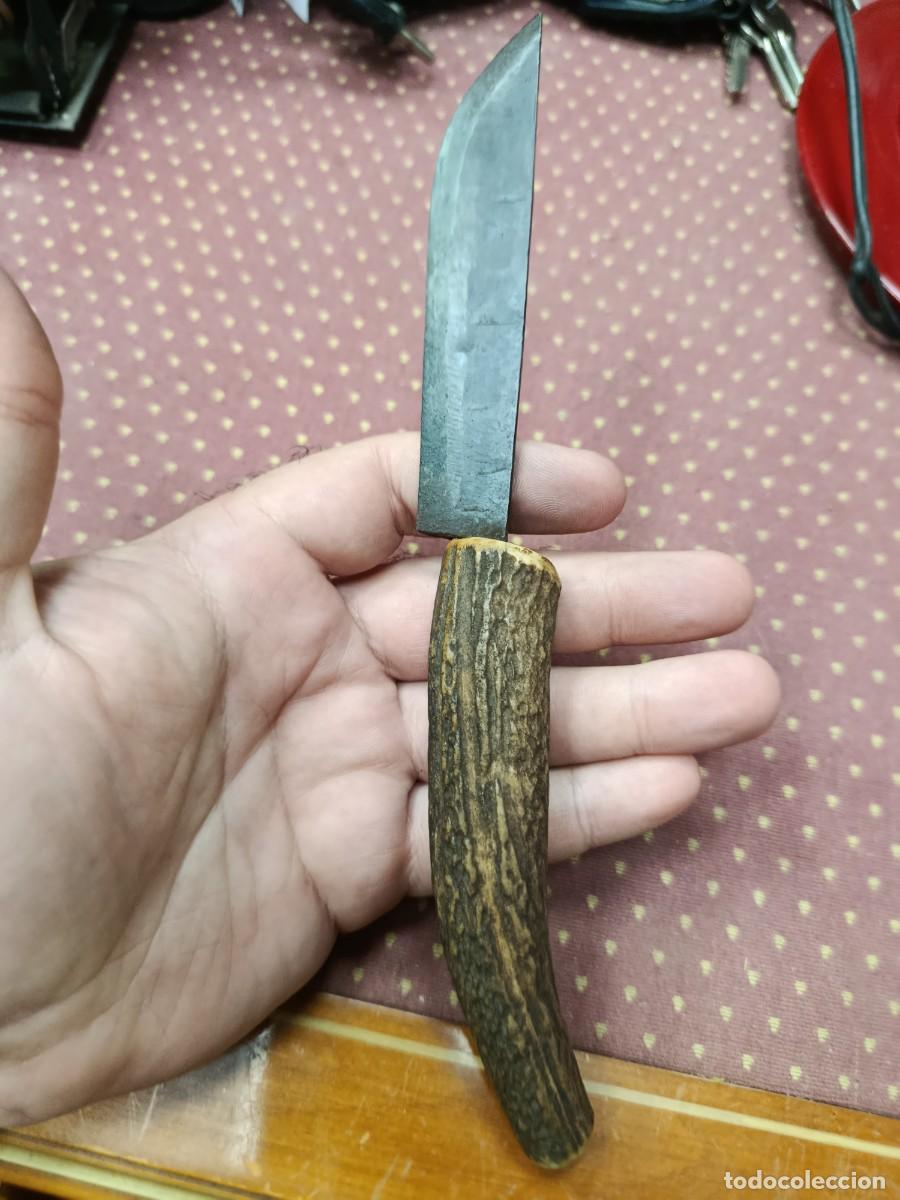 Militaria: Cuchillo artesanal centenario, hoja de forja y mango de asta