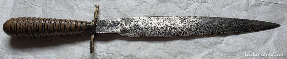 Militaria: Cuchillo antiguo, mide 29 cm aproximadamente