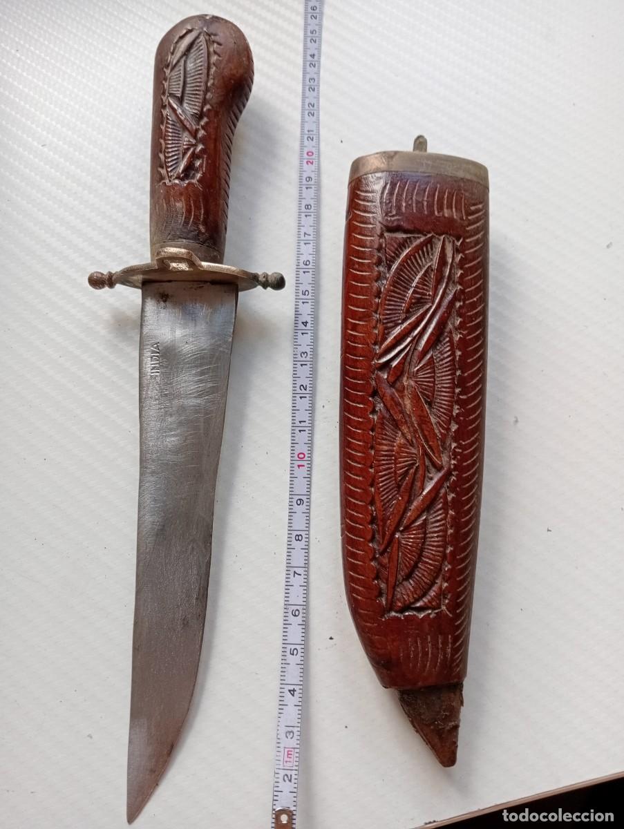 Militaria: CUCHILLO PU&Ntilde;AL CON FUNDA TALLADA EN MADERA ORIGEN INDIA