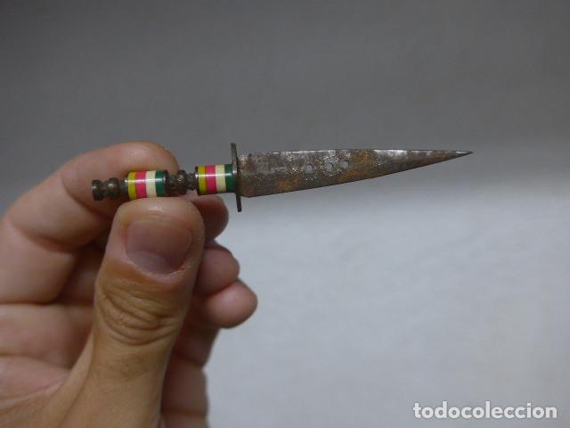 Militaria: Antiguo peque&ntilde;o cuchillo espa&ntilde;ol de principios s.XX, para dama o prostituta