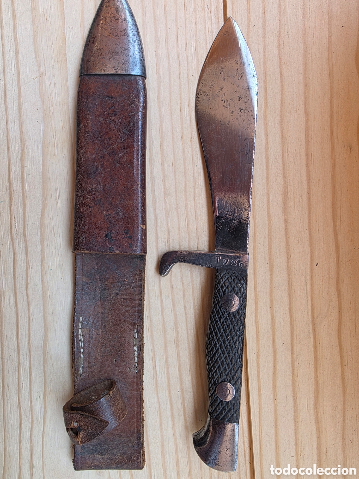 Militaria: Cuchillo de Monte COEs FNT Toledo c.1960 &ndash; F&aacute;brica Nacional de Toledo &ndash; Original con funda