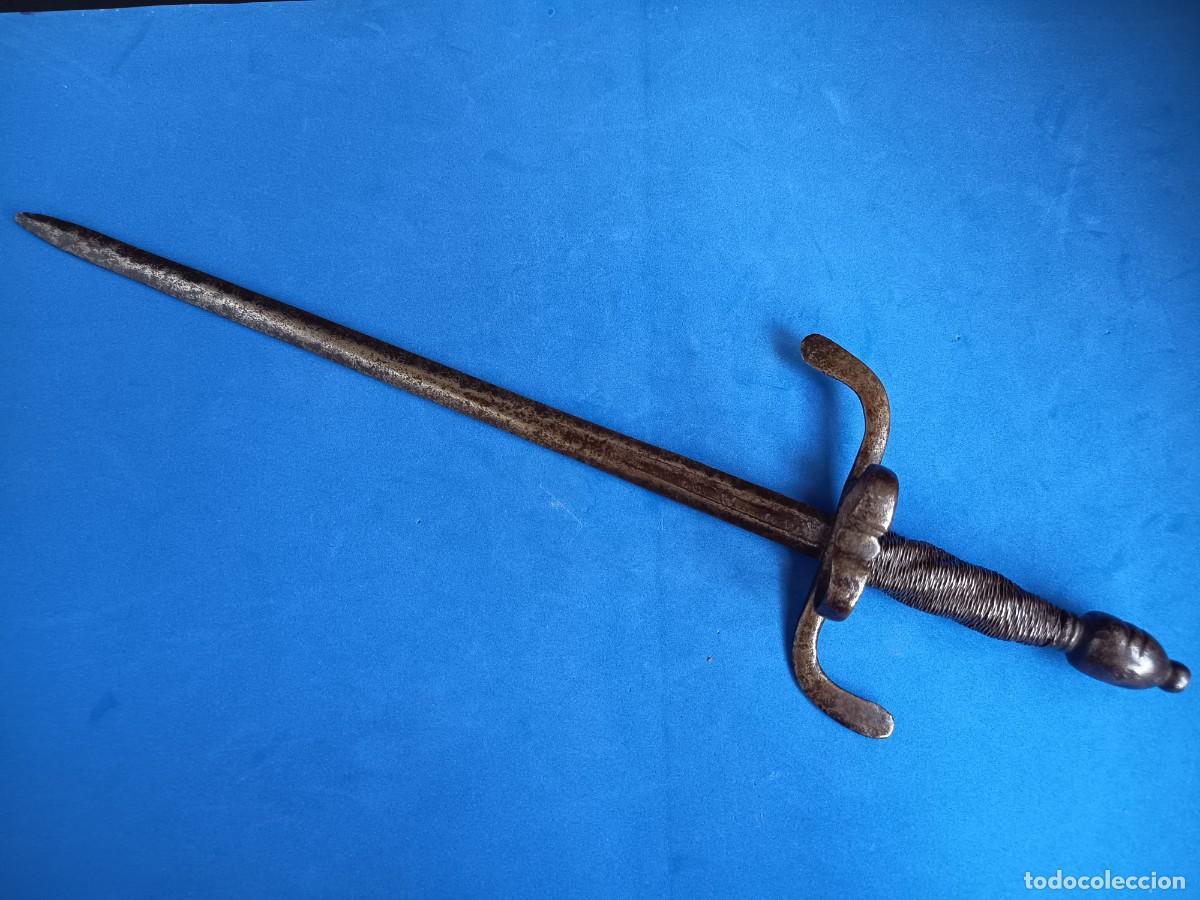 Militaria: Daga de mano izquierda siglo XVIII