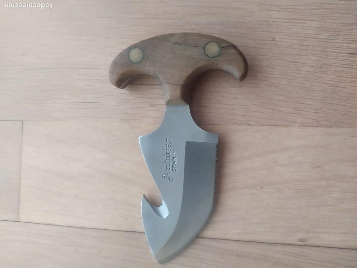 Militaria: CUCHILLO ANDUJAR DE DESOLLAR ,MANGO DE MADERA DE OLIVO,CON FUNDA DE CUERO.