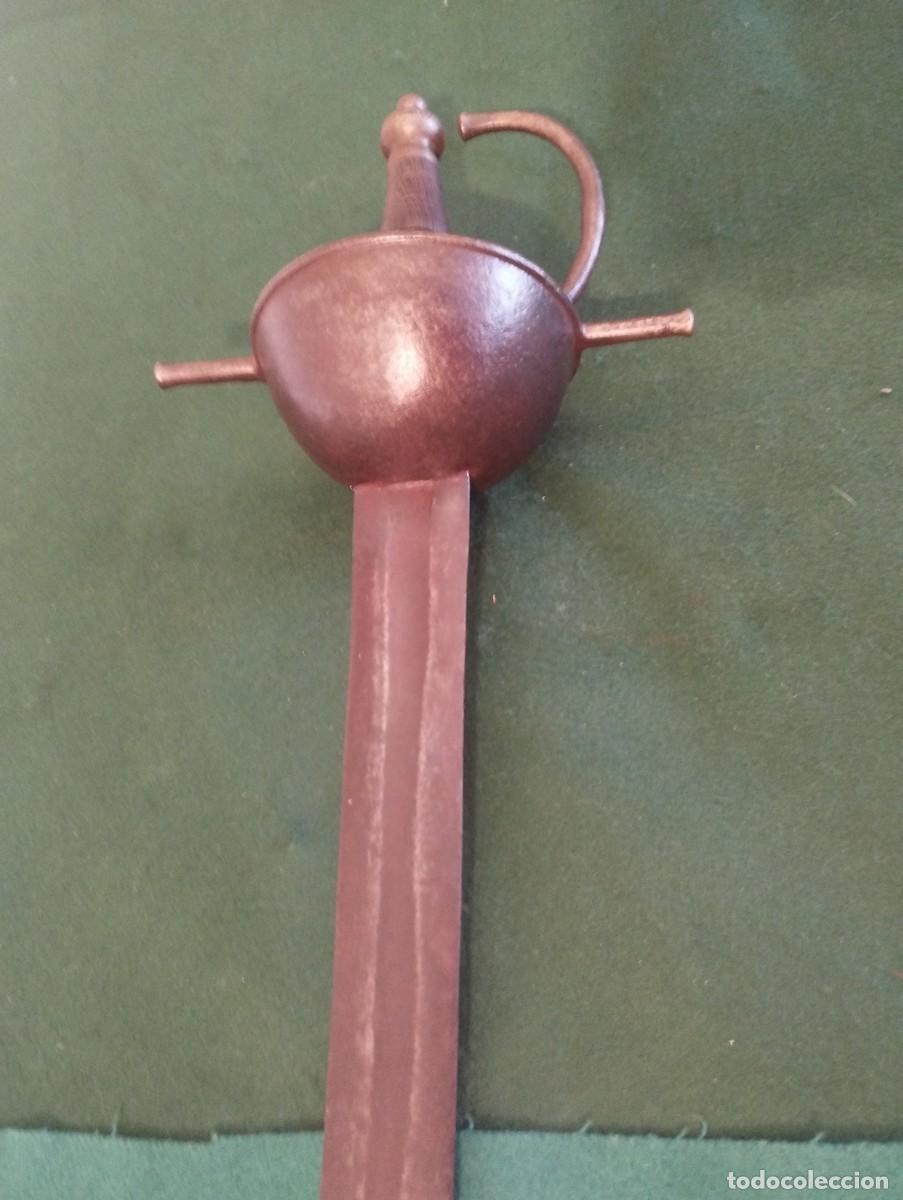 Militaria: Espada ropera de 'Taza' o de 'Copo' en portugu&eacute;s, de caballer&iacute;a, posiblemente ib&eacute;rica, de la primer