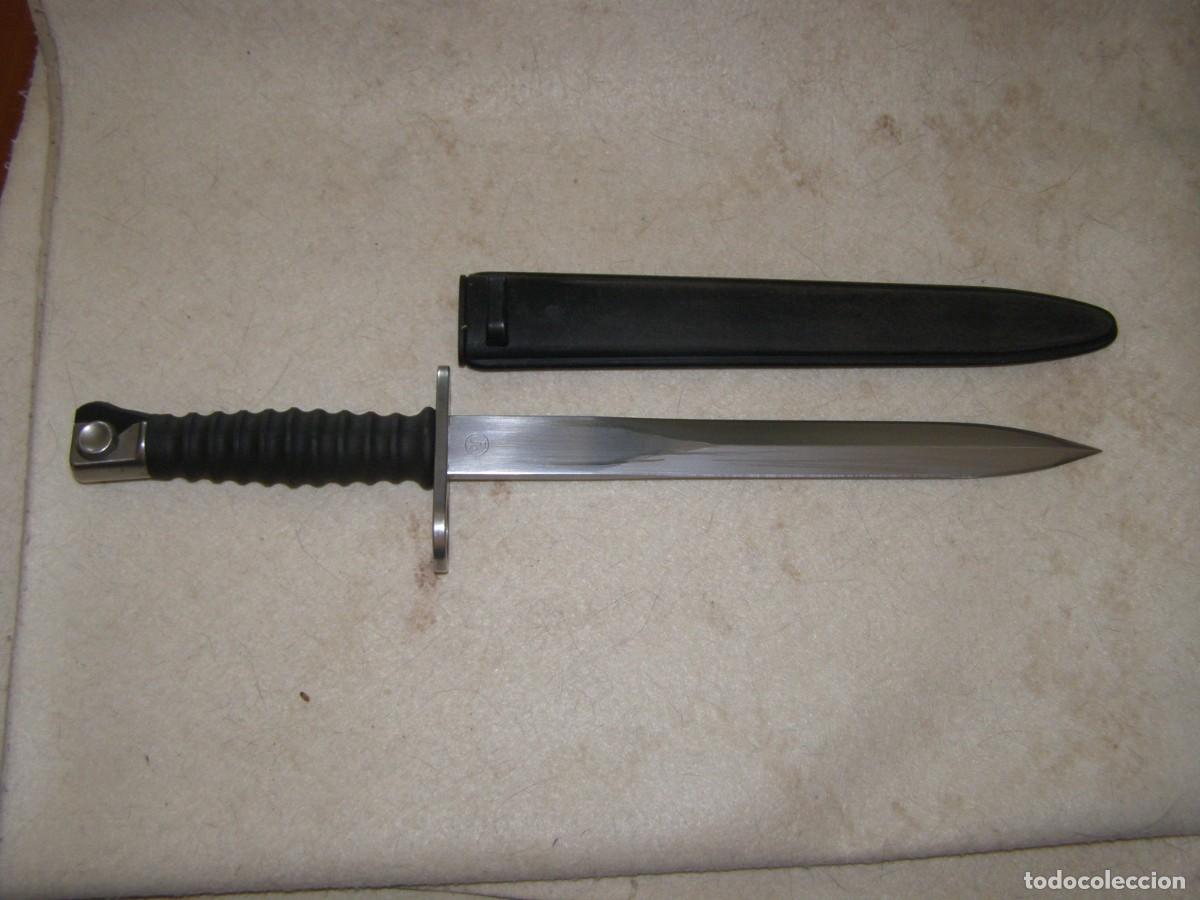 Militaria: Bayoneta suiza para fusil SIG.