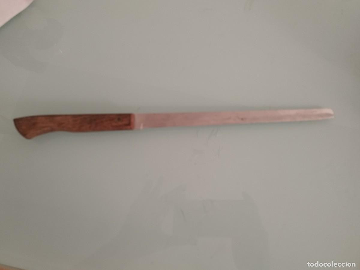 Militaria: Antiguo cuchillo jamonero o fileteador tradicional con hoja larga de acero inoxidable y mango madera