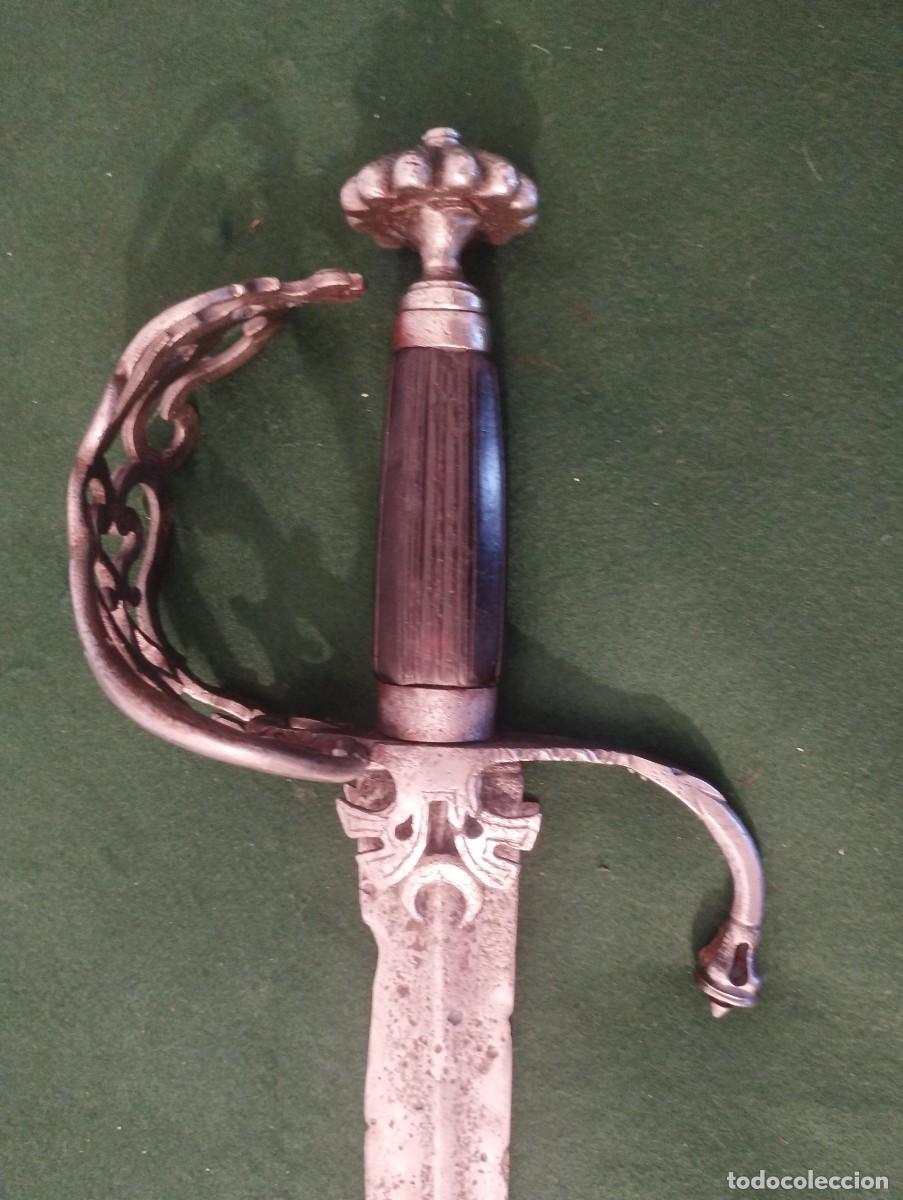 Militaria: Espada* de gran guardia en acero del si&eacute;clo XVII
