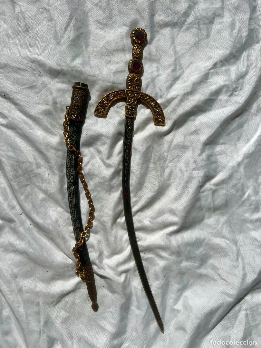Militaria: Espada abrecartas ornamentada de Toledo