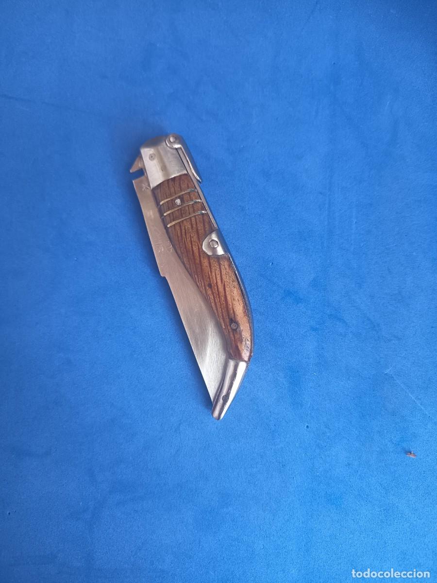 Militaria: Navaja con cachas de madera