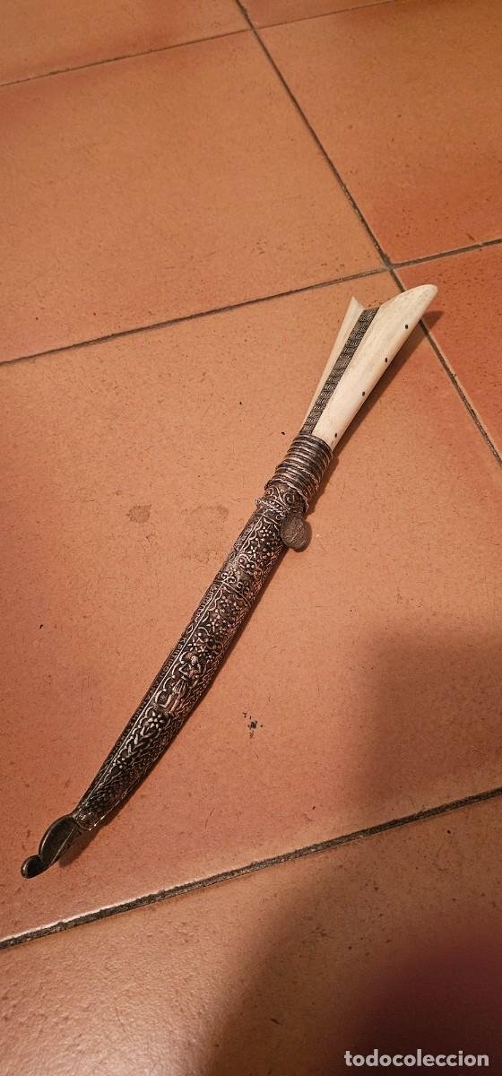 Militaria: Espectacular cuchillo Creta tradicional plata y hueso grabado