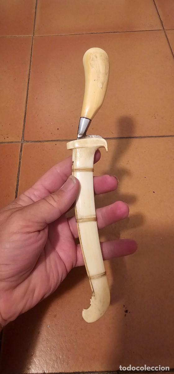 Militaria: Muy especial daga asiatica material natural tipo hueso