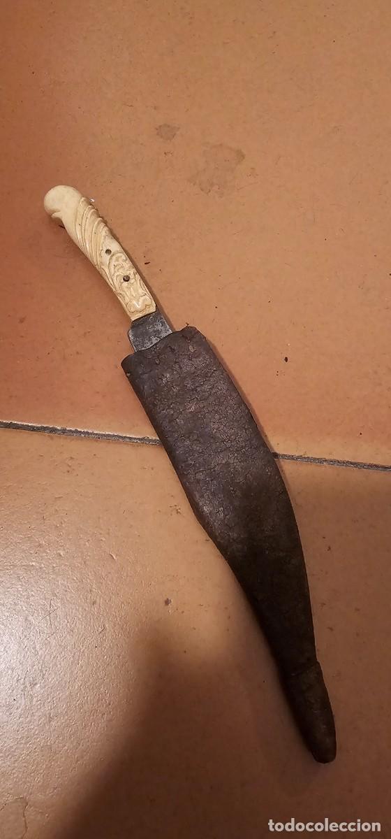 Militaria: Precioso cuchillo hueso o similar sntiguo grabado en hoja