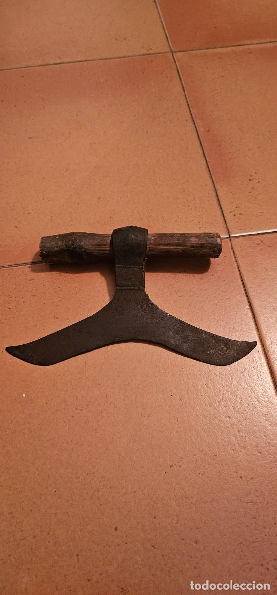 Militaria: Muy antigua hacha de combate bullova india