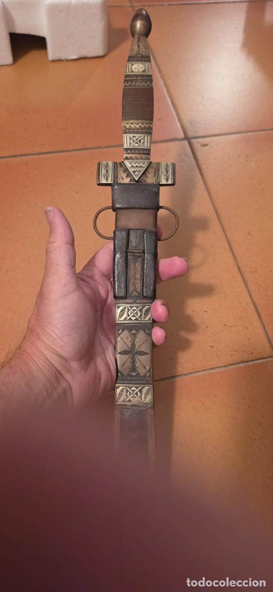 Militaria: Importante cuchillo grande tuareg muy trabajafo y antiguo
