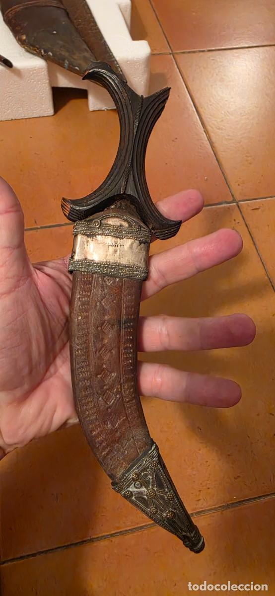 Militaria: Antiguo cuchillo bedja africano plata y ebano