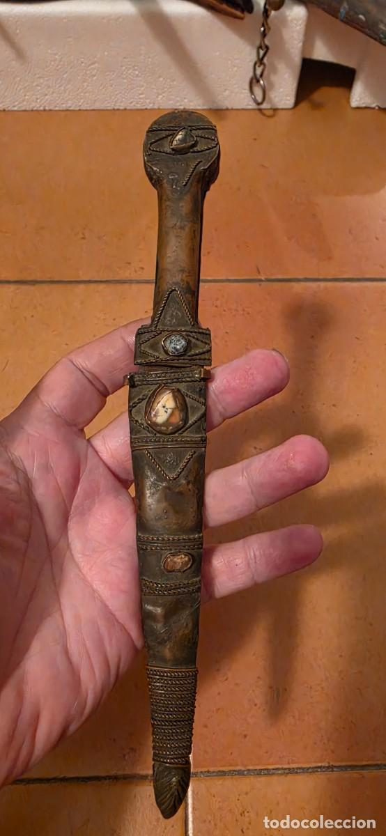 Militaria: Peque&ntilde;a daga antigua nortecde Africa trabajada