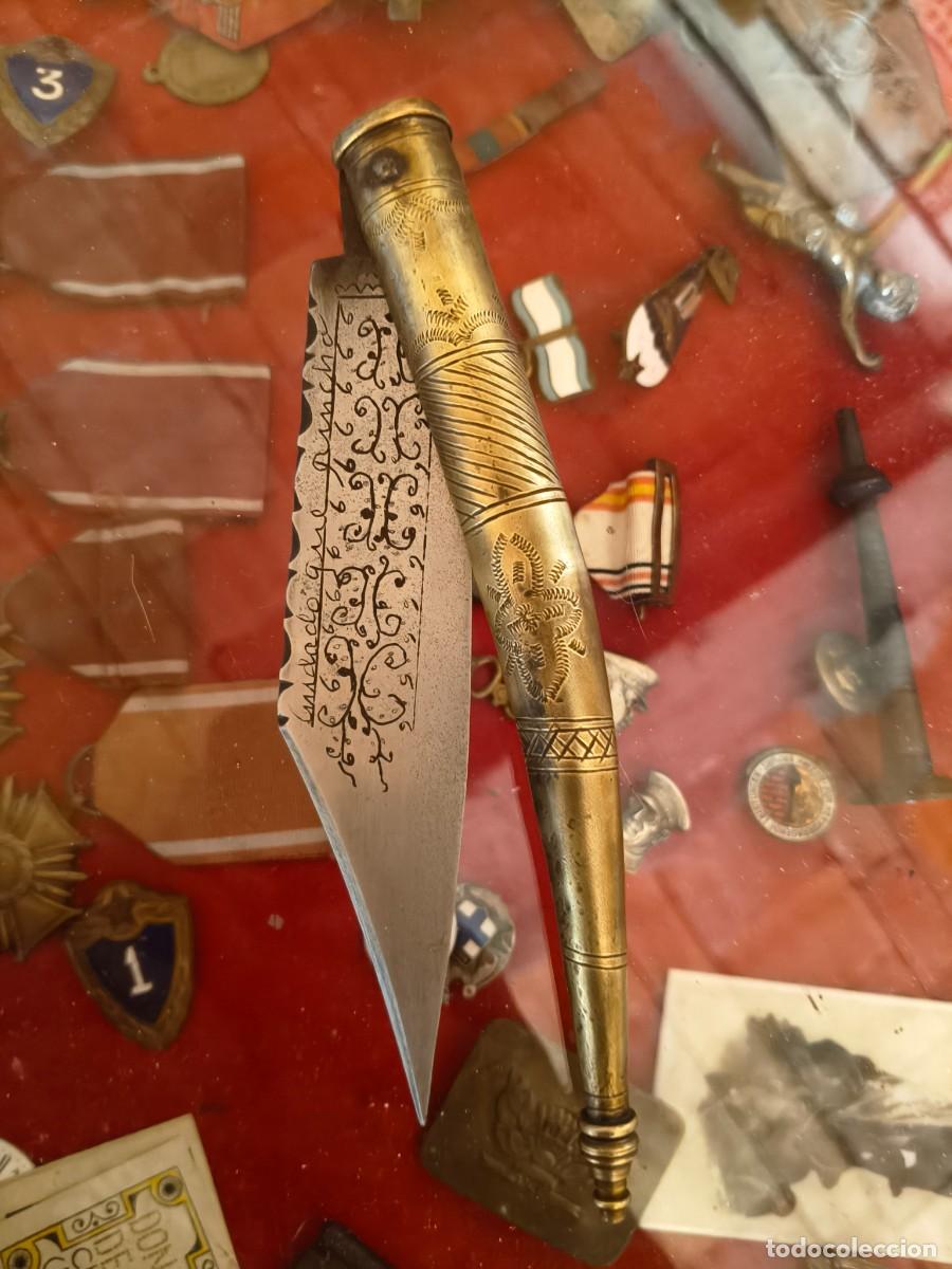 Militaria: NAVAJA TODA GRAVADA con leyenda SANTA CRUZ DE MUDELA