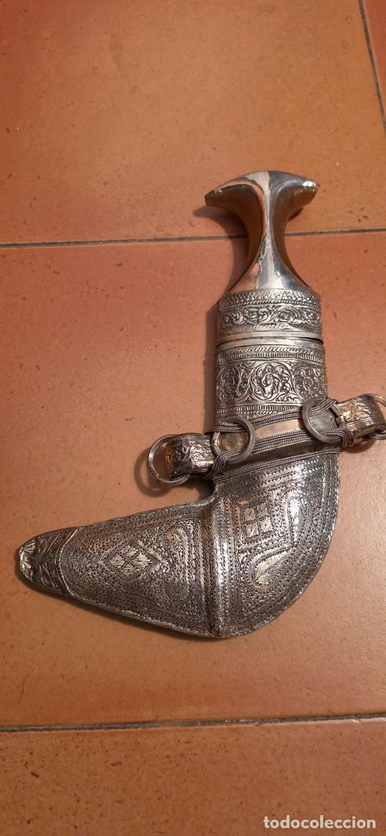 Militaria: Inportante jambiya omani de exposicion plata