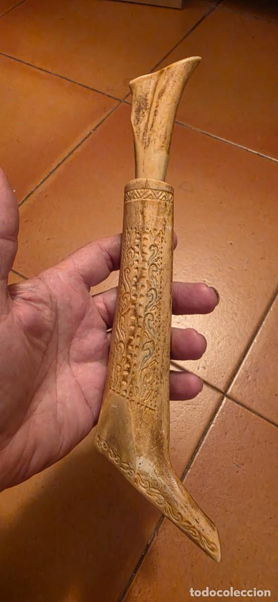 Militaria: Espectavular pukko sami hecho entero de hueso reno y con grabados