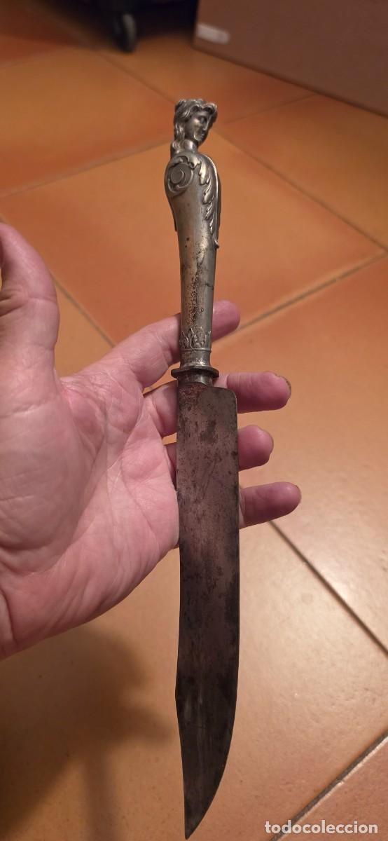 Militaria: Precioso cuchillo siglo XIX mango puede ser plata