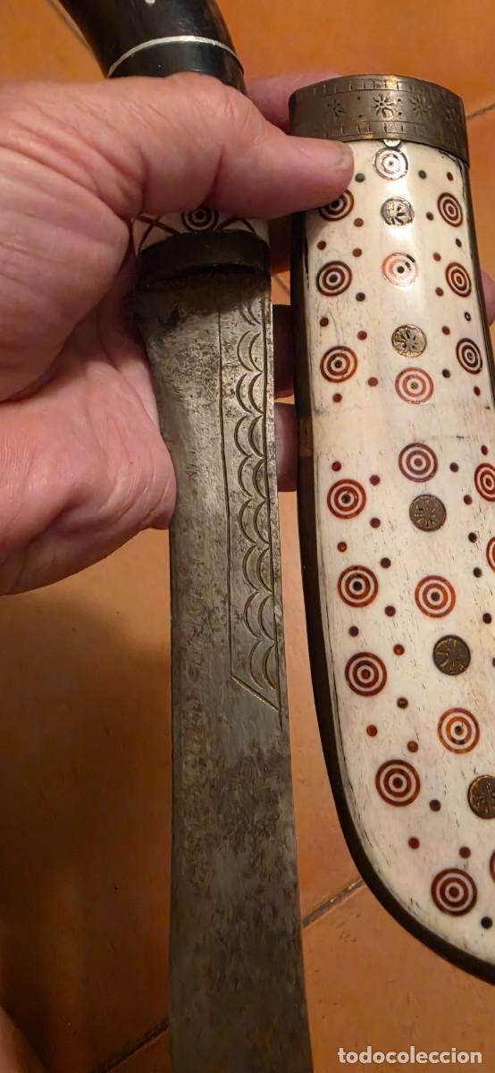 Militaria: Cuchillo oriental cuerno y asta hoja grabada