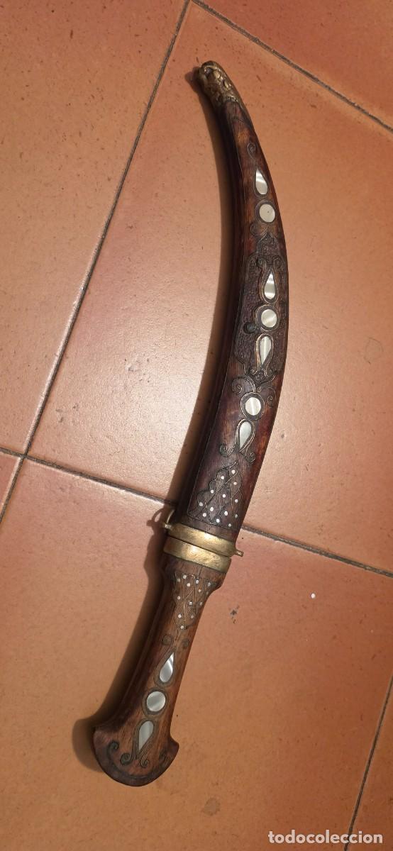 Militaria: Preciosa gran daga arabe muy trabajada y antigua