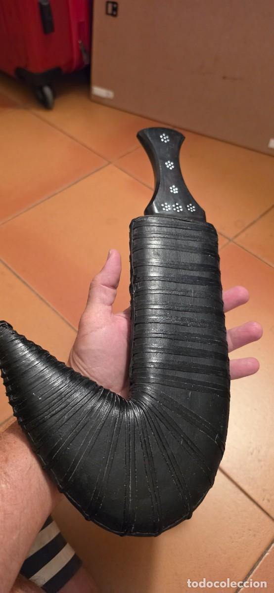 Militaria: Preciosa gran jambiya oman antigus cuerno