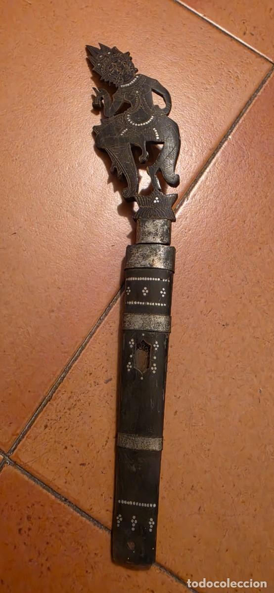 Militaria: Preciosa daga asiatica com talka cuerno en mango y hoja grabada