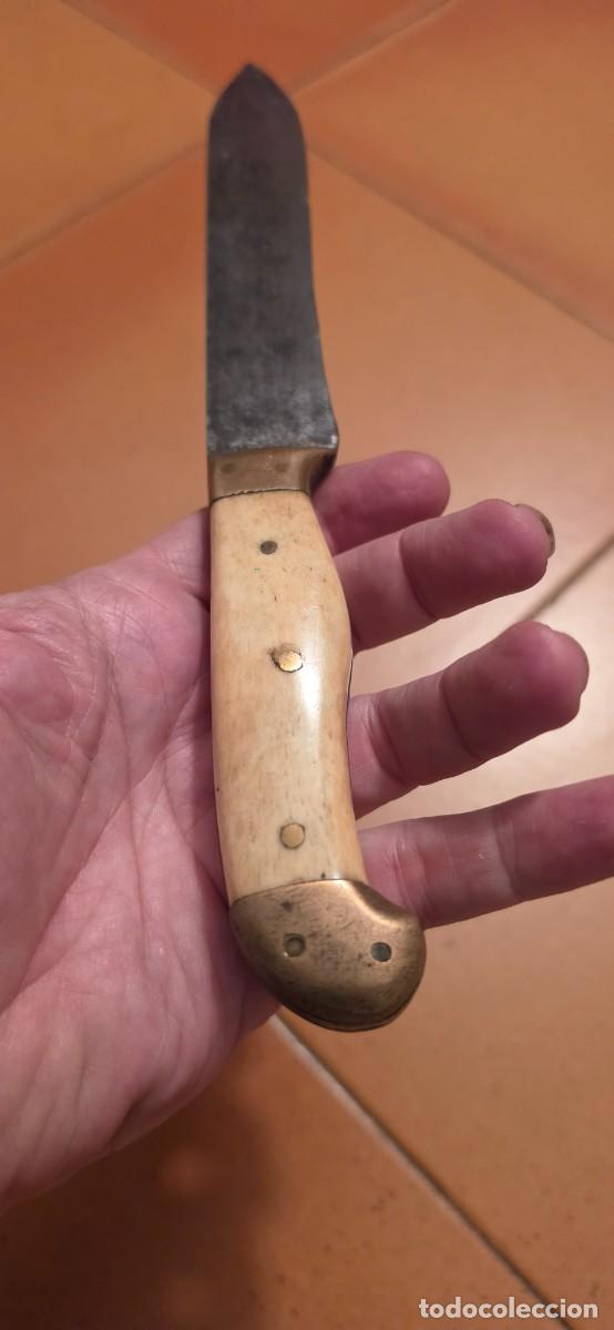 Militaria: Precioso cuchillo muy solido hueso, bronce antiguo