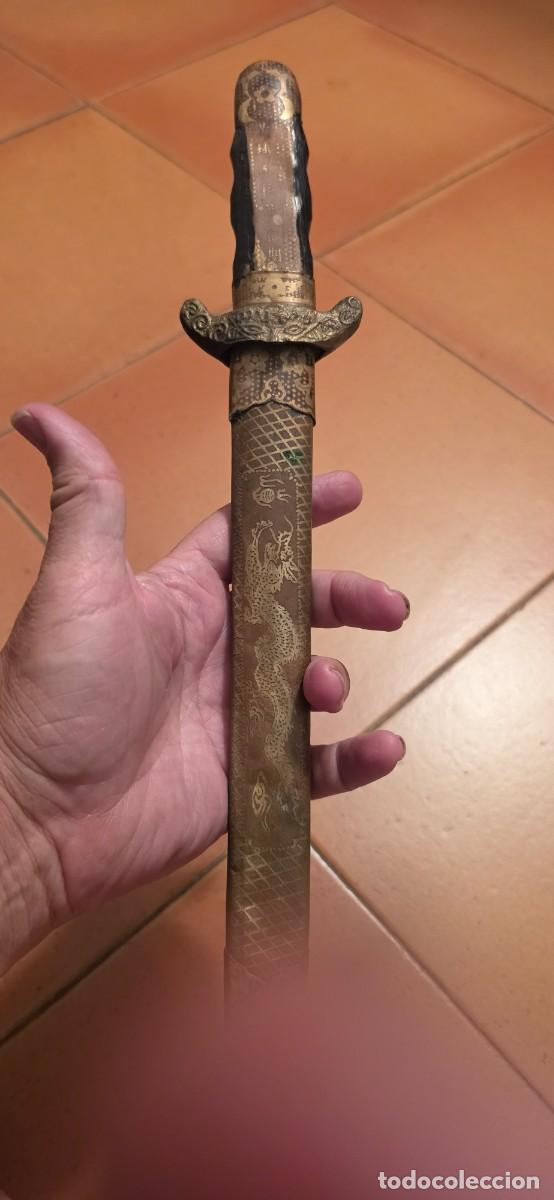 Militaria: Preciosa daga antigua firmada y muy trabajada
