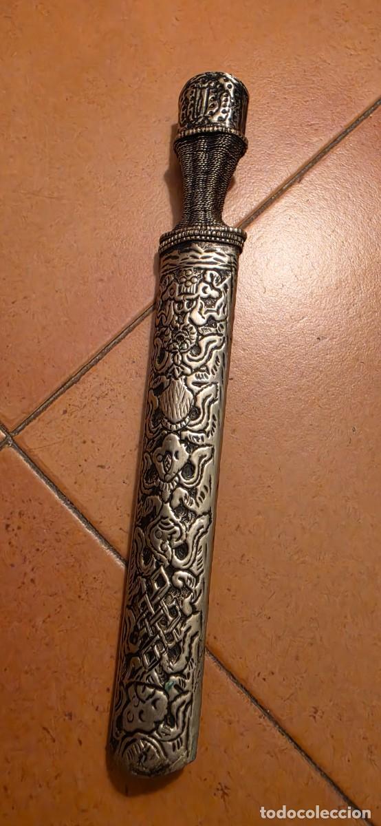 Militaria: Preciosa daga tibetana antigua hoja grabada