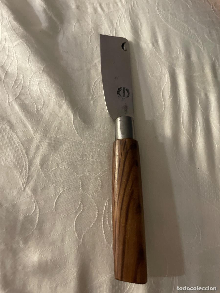 Militaria: Antigua Navaja, don Benito de olivo