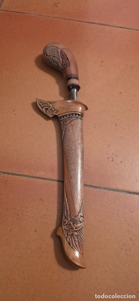 Militaria: Precioso kris madera antiguo