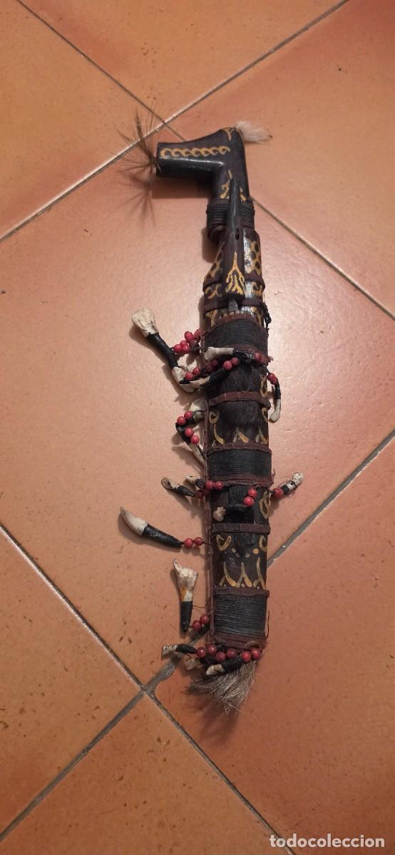 Militaria: Preciosa y antigua daga dayak de Borneo completa