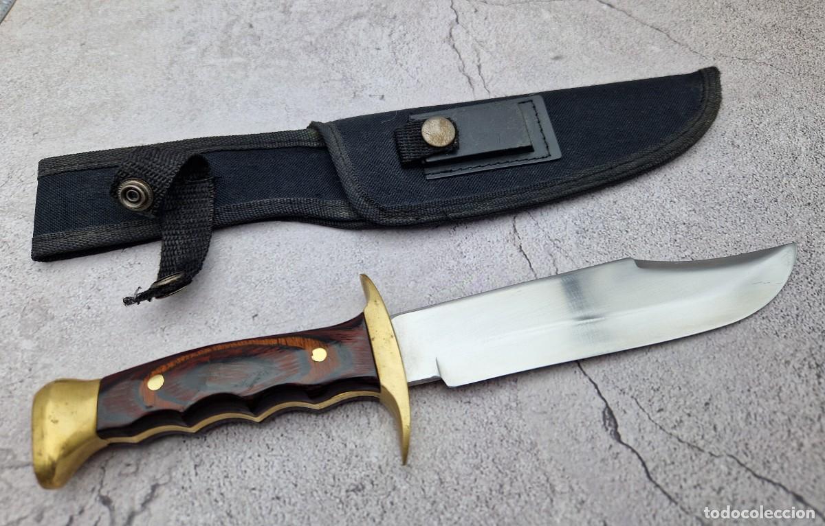 Militaria: Cuchillo de caza vintage de Albacete, Espa&ntilde;a &ndash; A&ntilde;os 70/80 &ndash; con funda