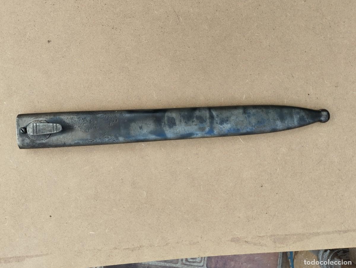 Militaria: vaina metalica para bayoneta checa