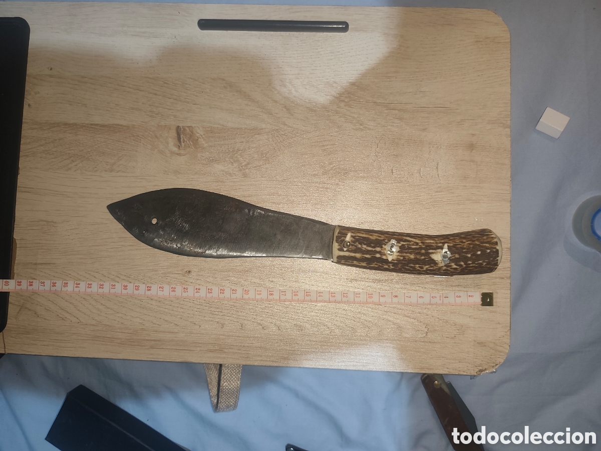 Militaria: Lote de dos cuchillos artesanlaes de remate
