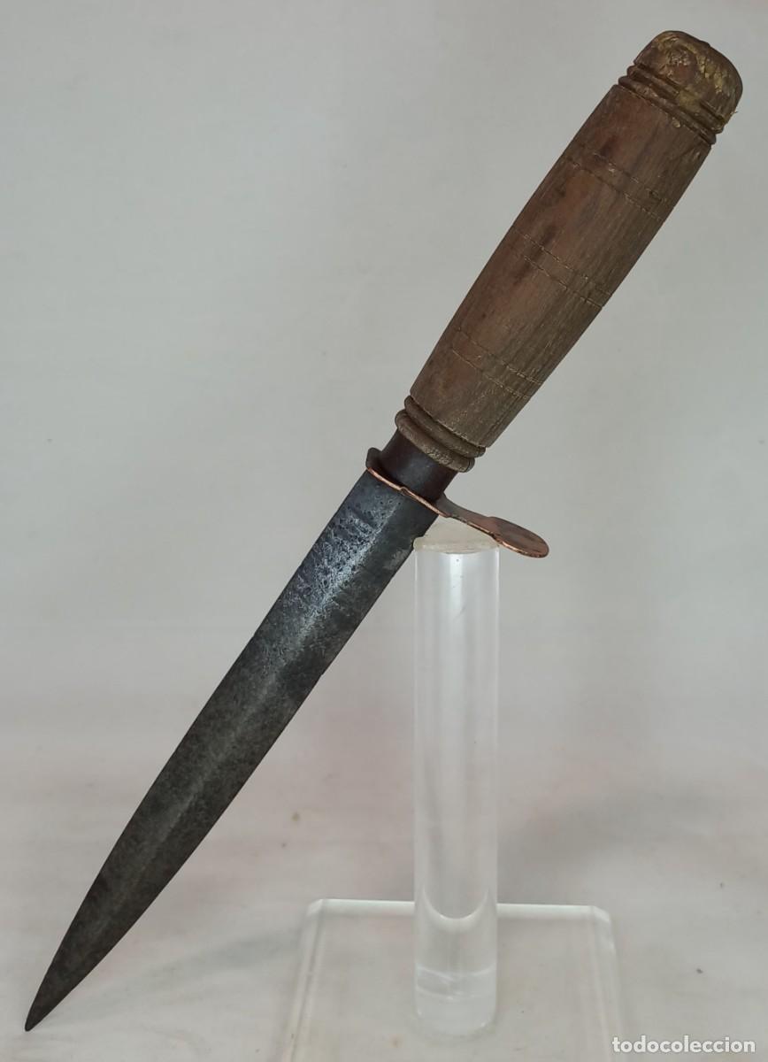 Militaria: ANTIGUO CUCHILLO ARTESANAL ESPA&Ntilde;OL DE ALBACETE S. XIX CON HOJA A 2 FILOS Y MANGO DE MADERA