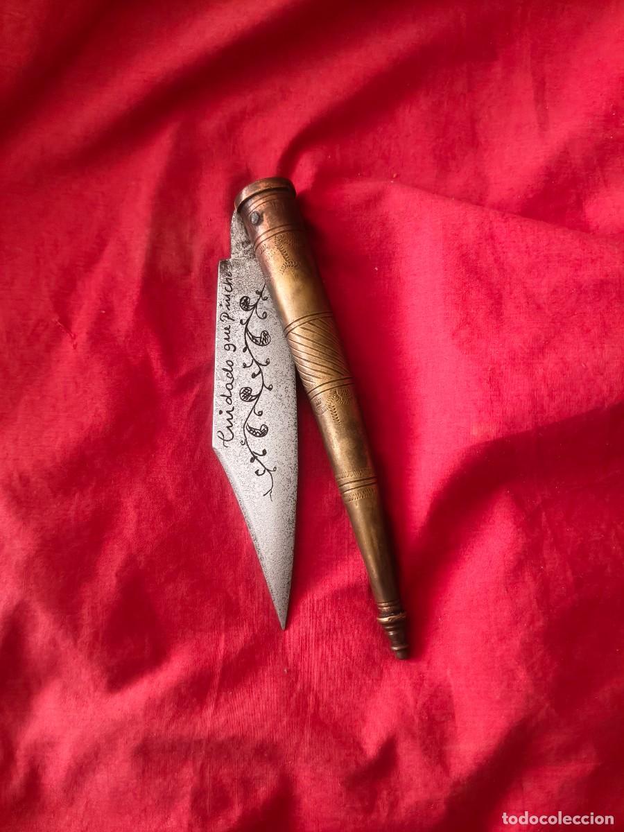 Militaria: NAVAJA TODA GRAVADA con leyenda SANTA CRUZ DE MUDELA