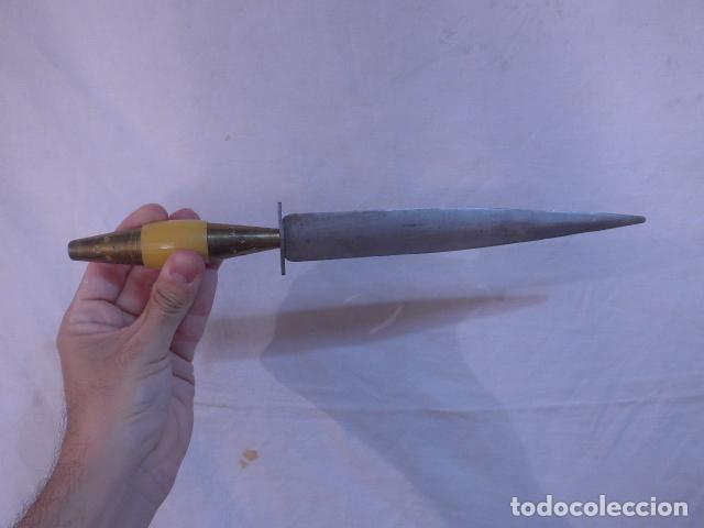 Militaria: Antiguo cuchillo espa&ntilde;ol de albacete, tipo alcazar, de mediados de s.XX