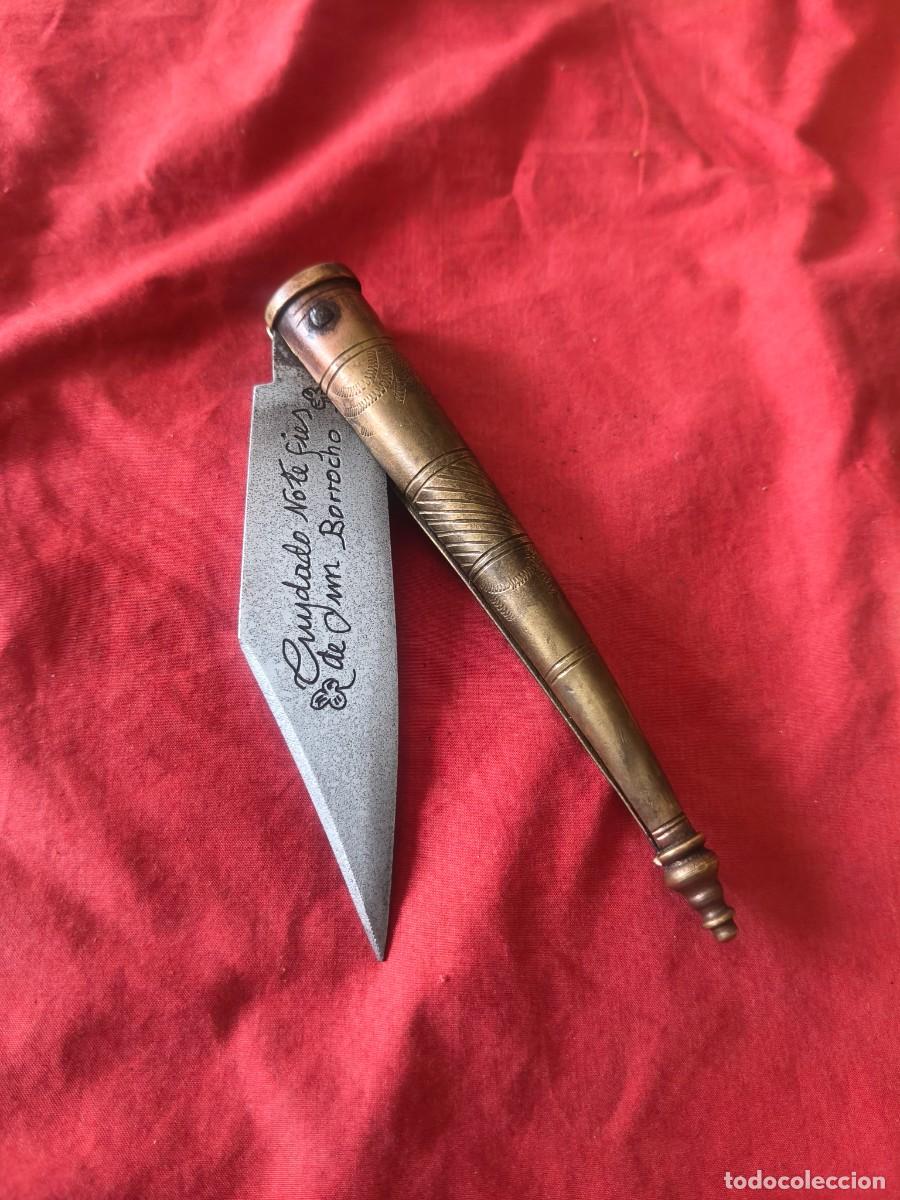 Militaria: NAVAJA TODA GRAVADA con leyenda SANTA CRUZ DE MUDELA