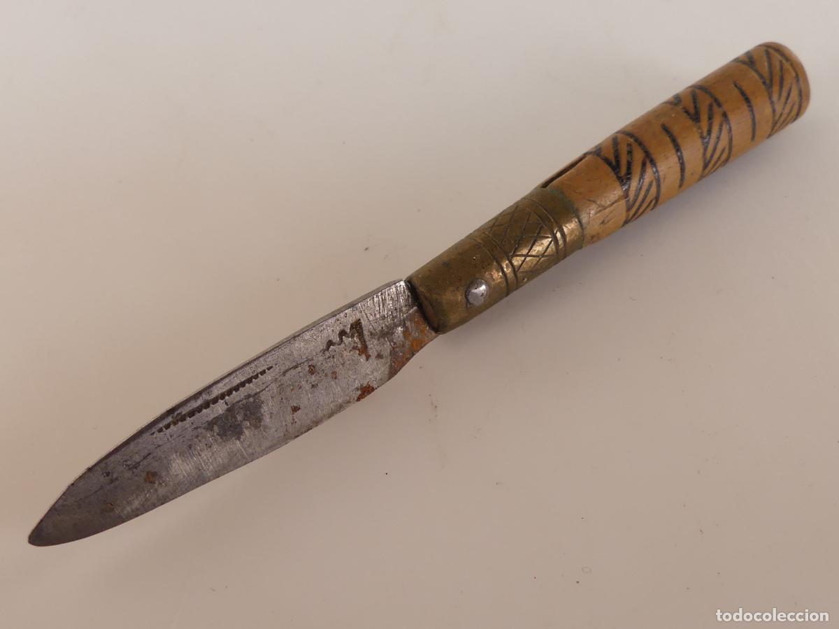 Militaria: NAVAJA DE TARAMUNDI CACHAS DE MADERA OBJETO DE COLECCION