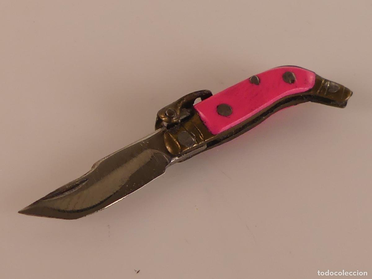 Militaria: NAVAJA MINIATURA CACHAS DE PLASTICO OBJETO DE COLECCION
