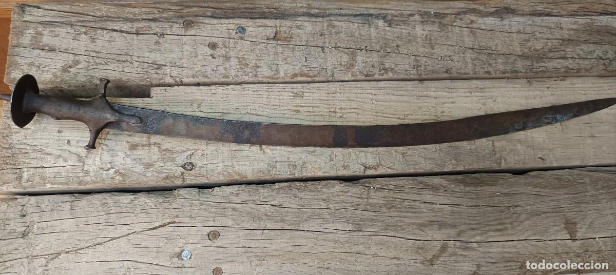 Militaria: Talwar, sable indio o nepal&iacute; antiguo.