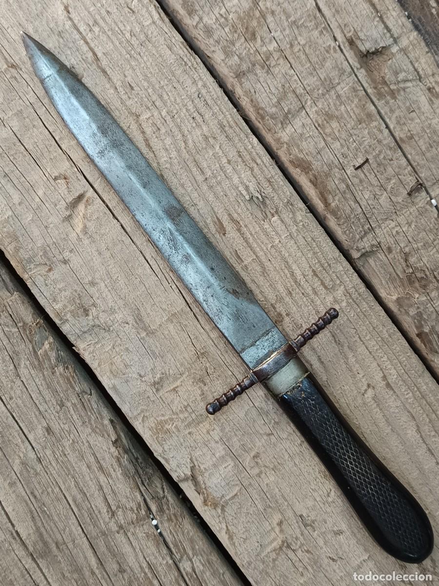 Militaria: Cuchillo de apariencia militar desconocido