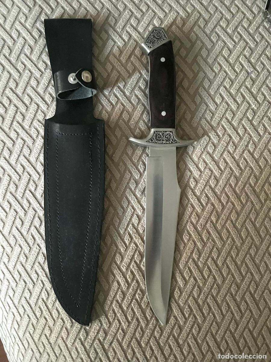 Militaria: cuchillo caza con funda de cuero