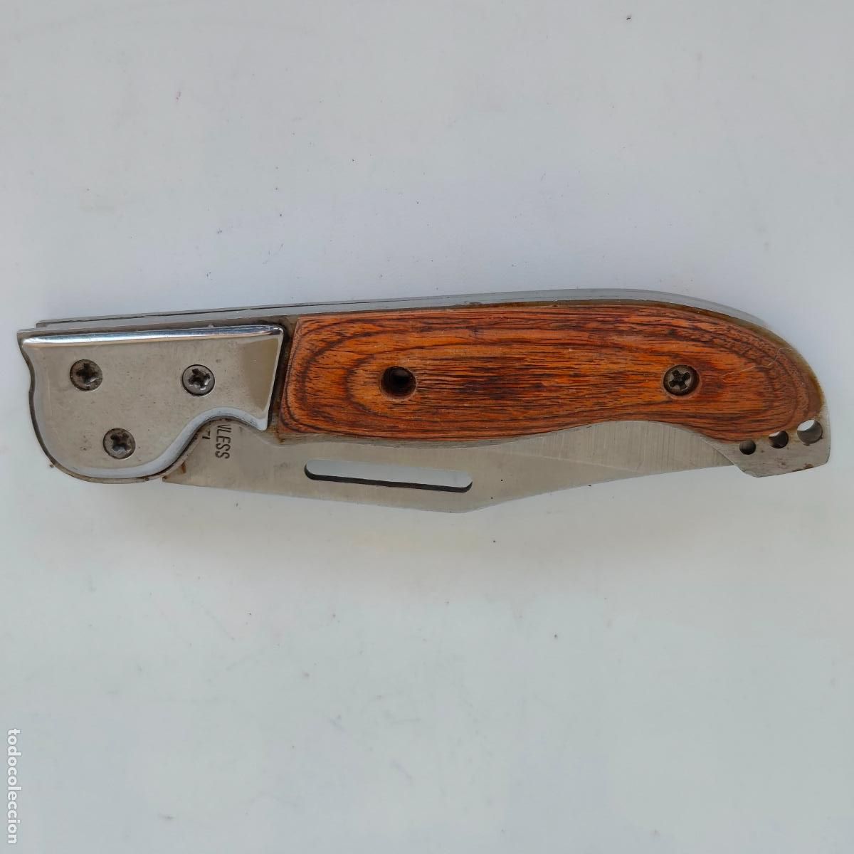 Militaria: Navaja de cachas de madera y hoja STAINLESS STEEL caveca