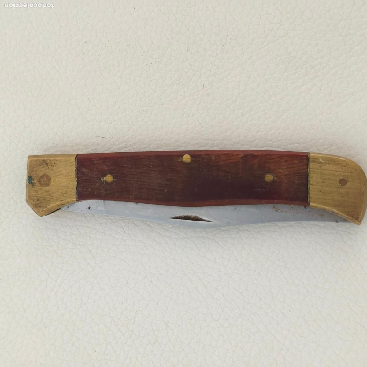 Militaria: Navaja mango de bronce y madera 18.5 cm abierta