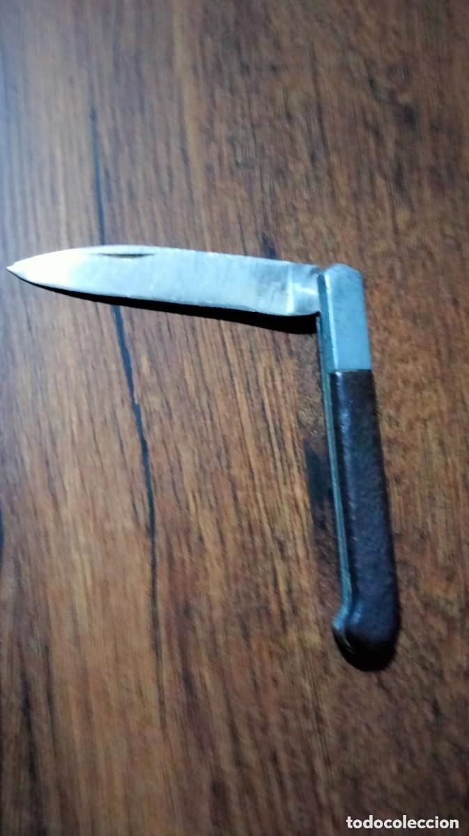 Militaria: antigua navaja con mango de piel